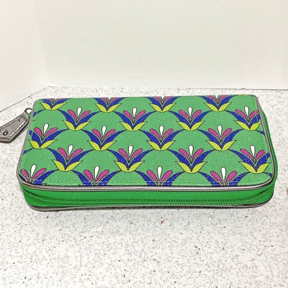 Vera Bradley Wallet Zip Around Accordion Style Green Blue Pink Unique Geometric - Picture 2 of 6